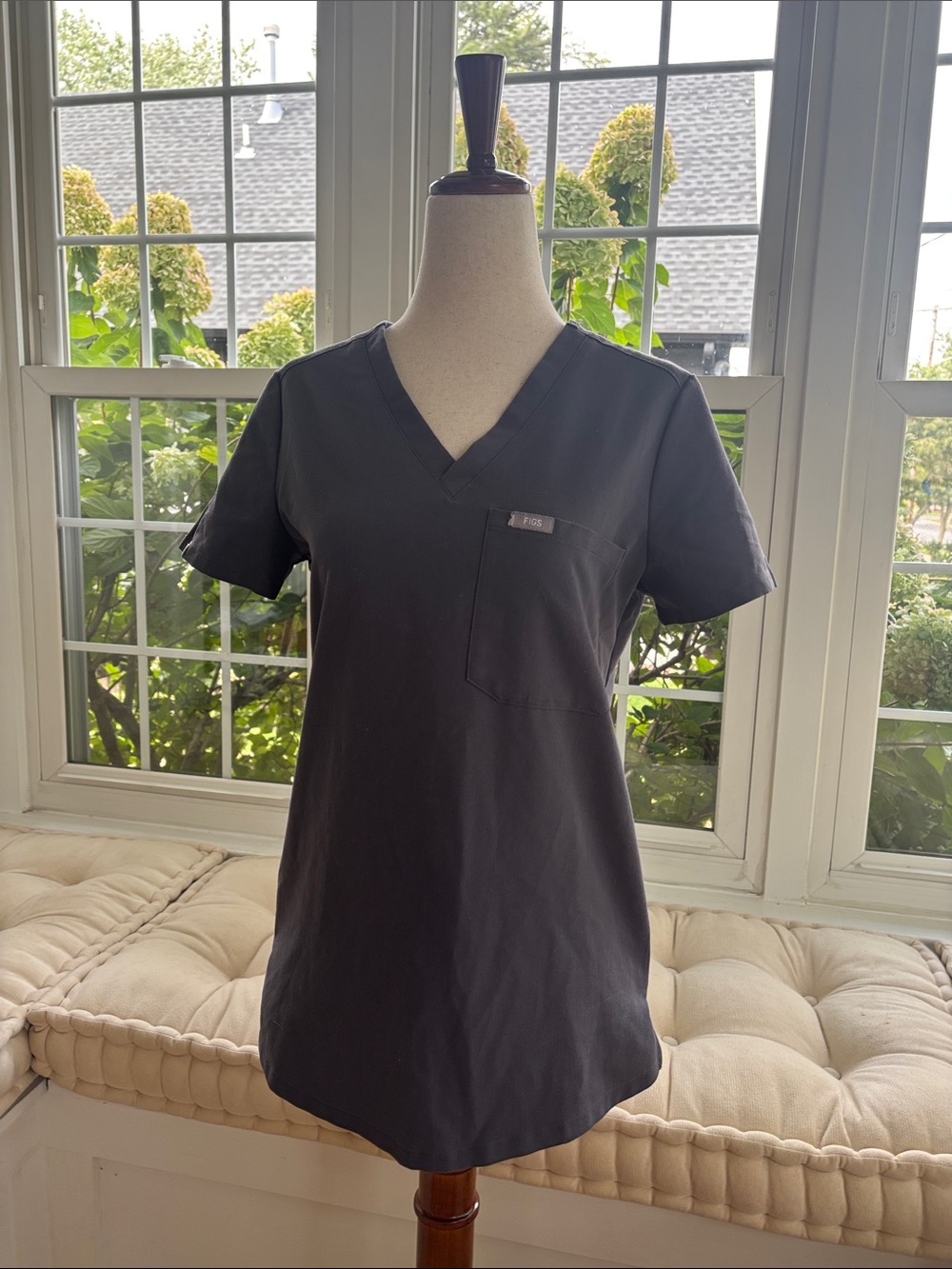 Figs Women's Short Sleeve V-Neck Scrub Top in Charcoal